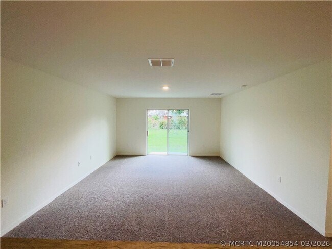 Building Photo - 1701 SE Manth Ln