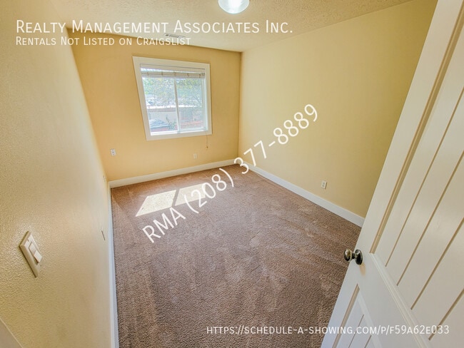 Building Photo - 2114 S Dorothy Ave
