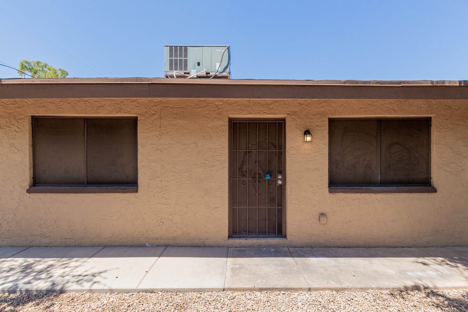 Building Photo - 1815 E Sheridan St