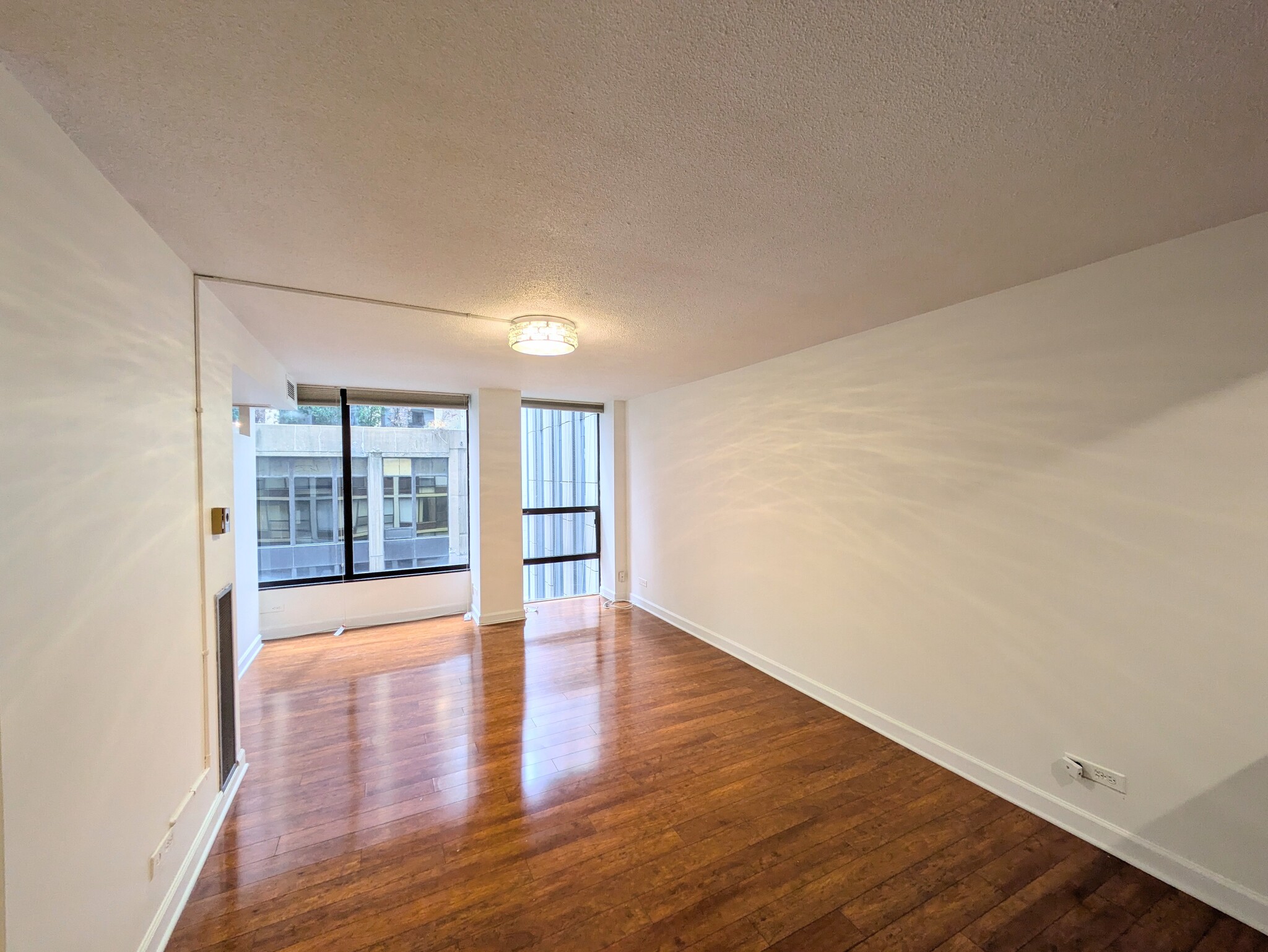 Building Photo - 230 E Ontario St