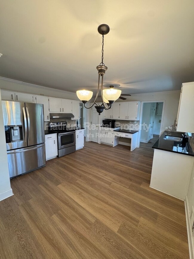 Building Photo - 4007 Shady Cir NW