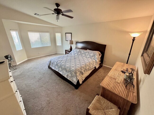 Building Photo - SOUTHERN HIGHLANDS! 3BD/2.5BA FURNISHED!