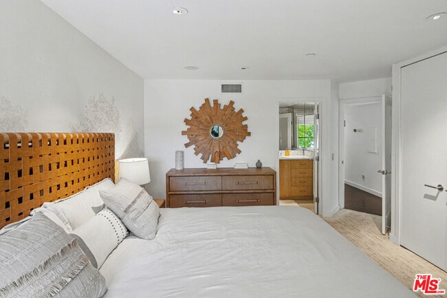 Building Photo - 720 Huntley Dr