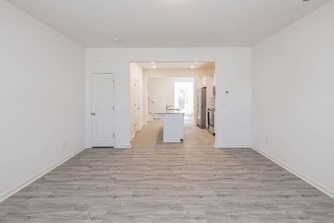 Building Photo - Beautiful Modern 2-Bedroom Townhome - APRIL MOVE IN