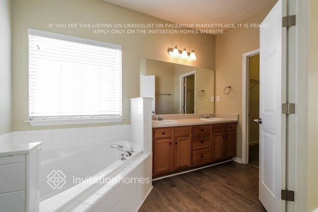 Building Photo - 862 Shadow Lake Dr