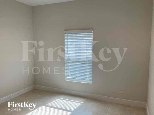 Building Photo - 1729 NW 11th Pl