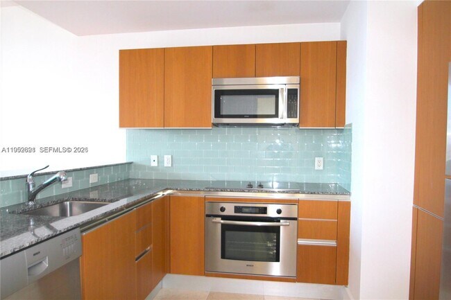 Building Photo - 1050 Brickell Ave