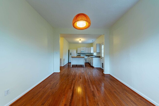 Building Photo - **APPLICATIONS PENDING**  Charming East Nashville Bungalow for Lease!