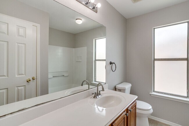 Building Photo - 2875 Grandview Dr