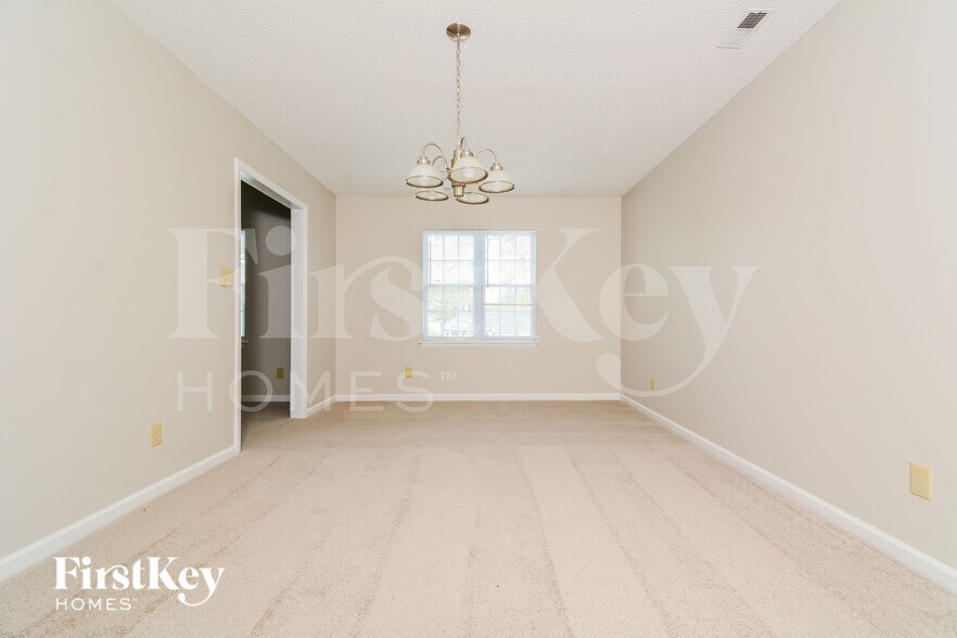 Building Photo - 6 Halsey Pl