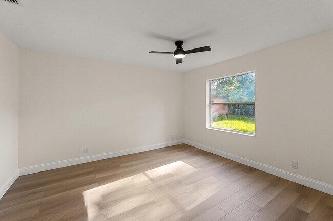 Building Photo - 7406 Willow Spring Cir N