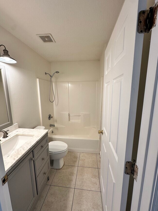 Building Photo - 9 Plateau Ln