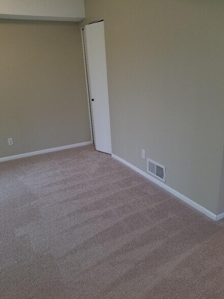 Building Photo - 10326 Balsam Ln