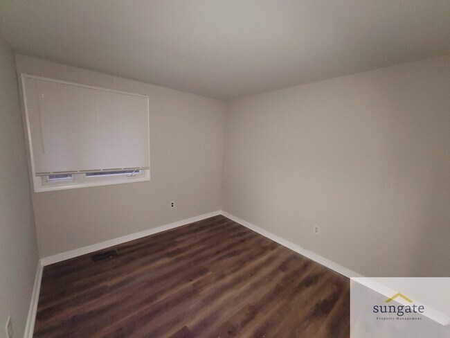 Building Photo - 488 West Ct