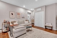 Building Photo - 25 W Broadway