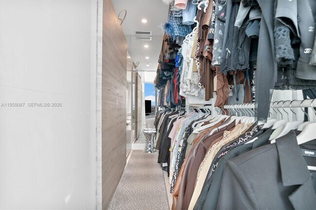 Building Photo - 17475 Collins Ave