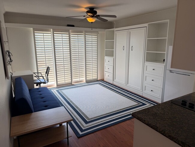 Building Photo - 1021 Scott St