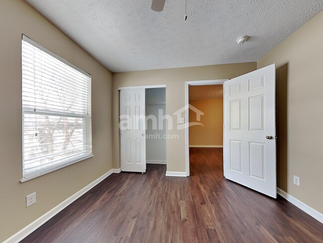 Building Photo - 439 Parkview Ct