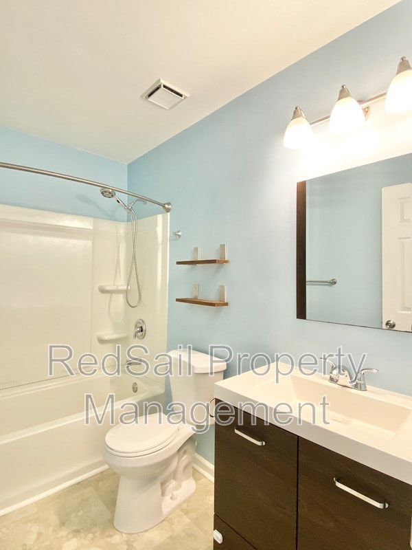 Building Photo - 5525 Fair Oaks Dr