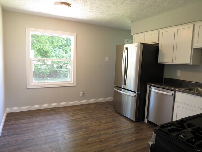 Building Photo - 4314 McClellan Ln