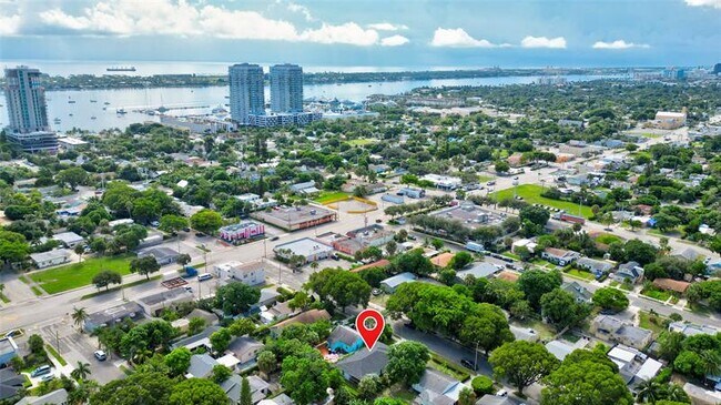 Building Photo - 627 47th St