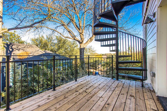 Building Photo - 2003 Newning Ave