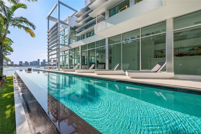 Building Photo - 440 S Hibiscus Dr