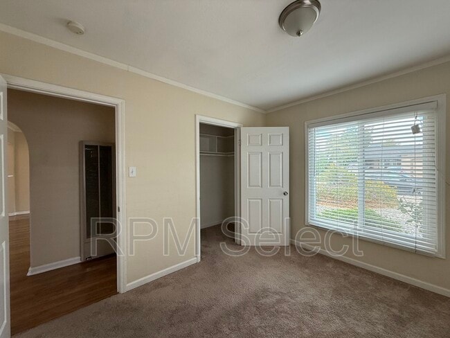 Building Photo - 1220 Browning Dr