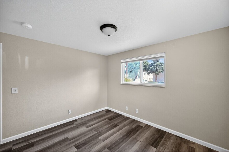 Building Photo - 1341 Xanadu St