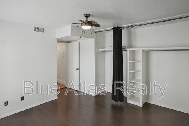 Building Photo - 5938 Sandhurst Ln