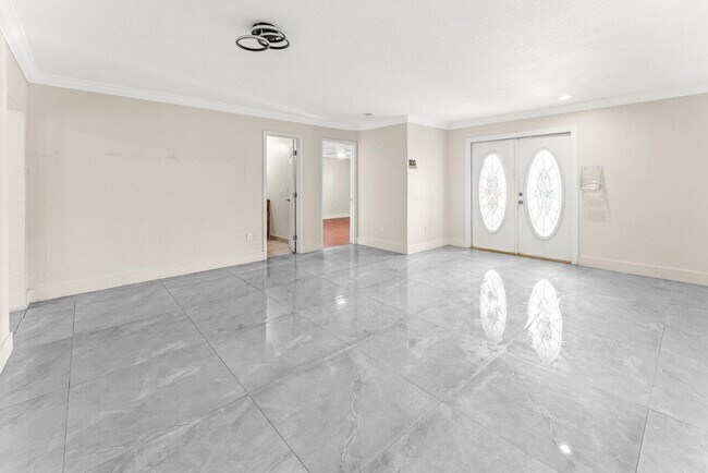 Building Photo - 110 W Rubber Tree Dr