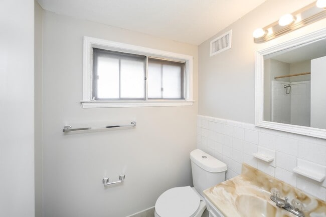 Building Photo - 4346 Gardenview Dr