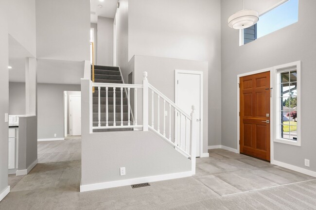 Building Photo - Inviting Everett Home Featuring 3 Bedrooms, Fireplace, and Fully Fenced Backyard