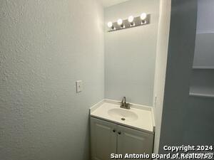 Building Photo - 1628 S Hamilton Ave