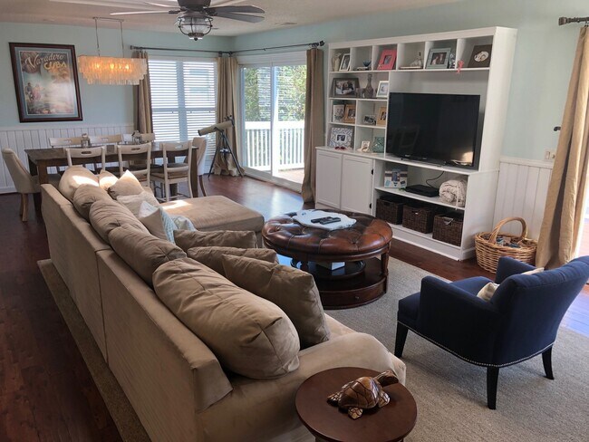 Building Photo - Beautiful Furnished Croatan Beach Home.