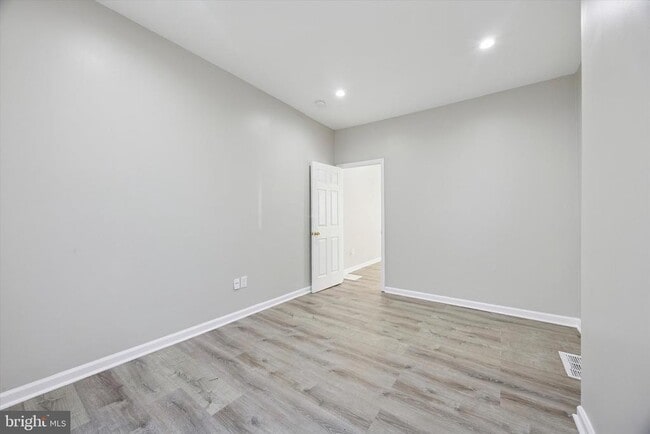 Building Photo - 419 S 4th St