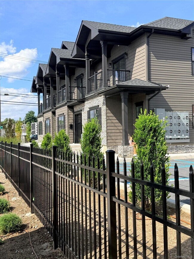 Building Photo - 1220 Doges Promenade