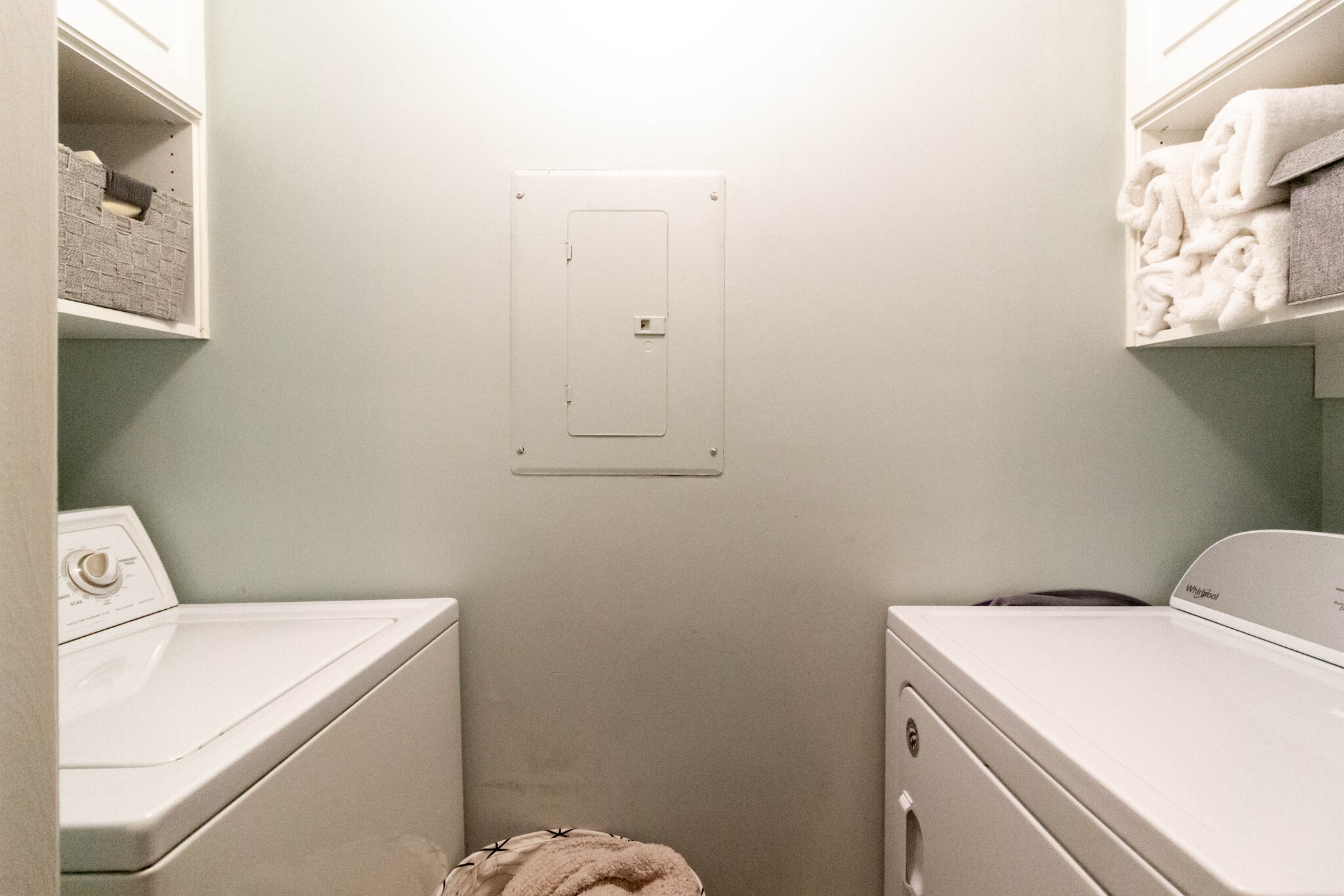 Laundry room - 240 Renaissance Pkwy NE