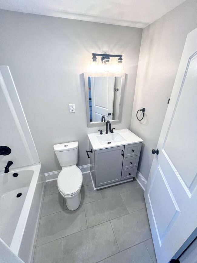 Building Photo - 3 Bed | 2 Bath | 1+ Acre | 2-Car Garage | ...