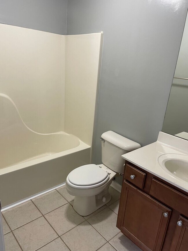 Building Photo - 118 Lowell Ct