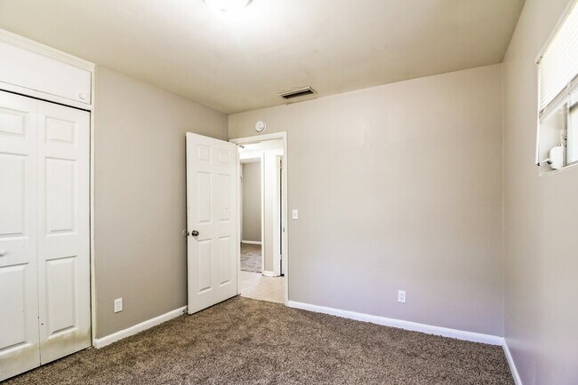 Building Photo - 4815 Andromeda Rd