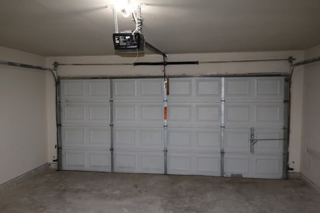 Building Photo - 18414 Willow Moss Dr