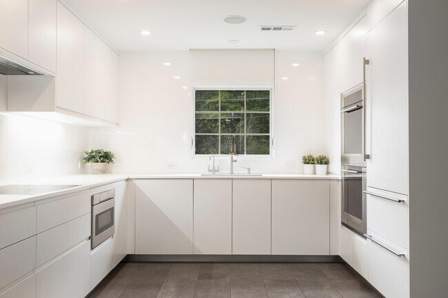 Building Photo - 227 Griffen Ave