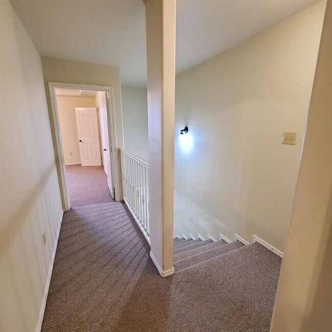 Building Photo - 1007 Emerald Valley Dr