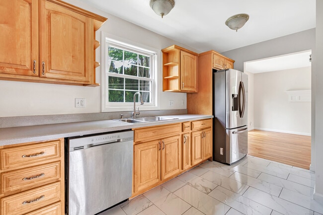 Building Photo - 18 Kathryn Dr