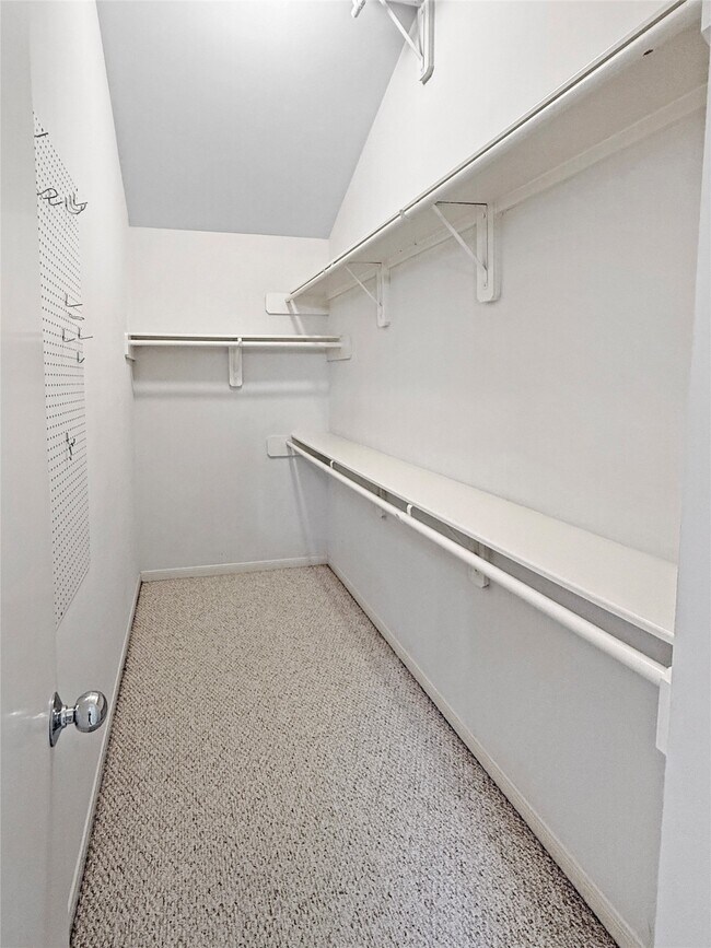 Building Photo - 1263 W 17th St