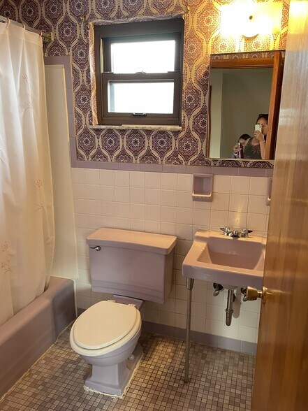 Building Photo - 799 Greenfield Ave