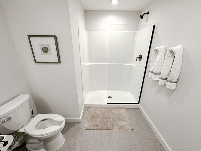 Building Photo - 604 W 4th St N