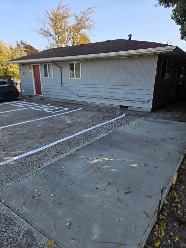 Building Photo - 110- ( P )