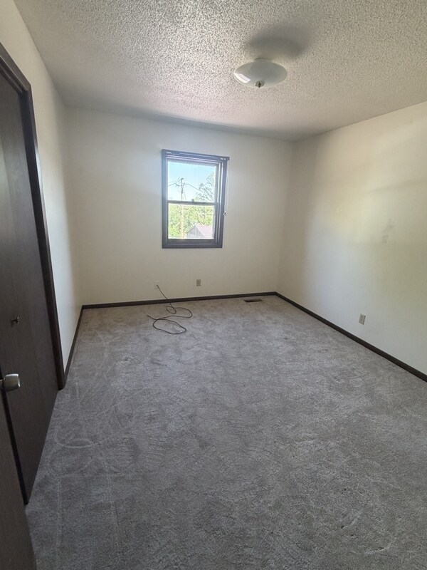 Building Photo - 524 Breezy Point Dr